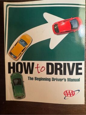 AAA HOW to DRIVE The Beginning Driver's Manual - Green/Red/Yellow Car Graphics